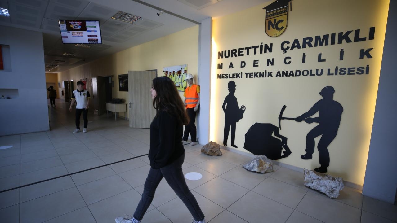 Türkiye’nin İlk Madencilik Lisesi Mezunlarını Verdi