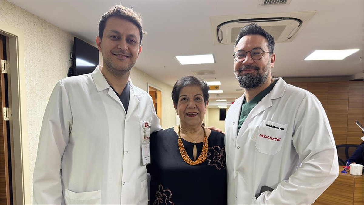 Aynı Seansta Hem Şah Hem Aort Damarına Stent Takıldı Haberi