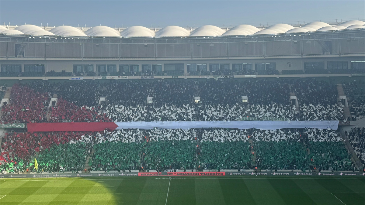 Bursaspor Tribünlerinden “İsrail Futboldan Men Edilsin” Çağrısı Haberi