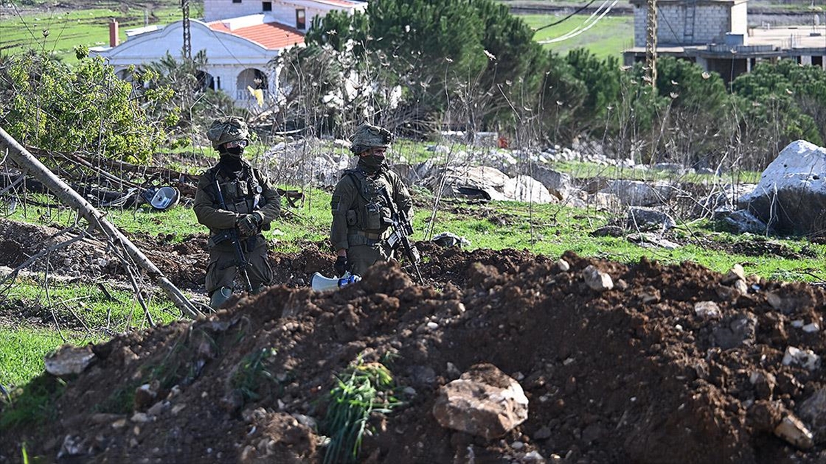 İsrail Ordusu, Lübnan’ın Güneyindeki Yarun Beldesine Geçmeye Çalışanlara Ateş Açtı Haberi
