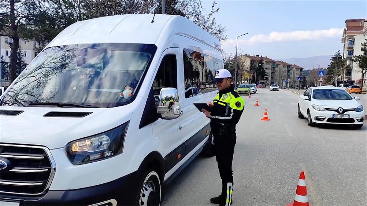 Okul Servis Araçlarına Yönelik Denetimlerde 12 Bin 928 Sürücüye Işlem Yapıldı Haberi