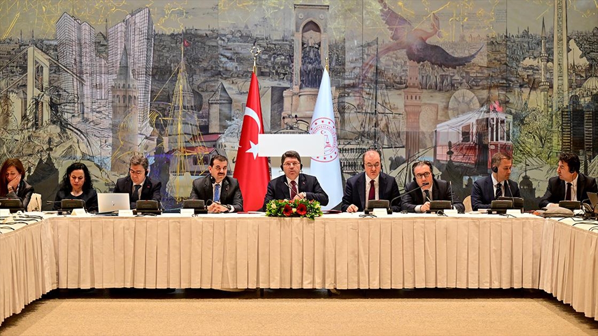 Adalet Bakanı Tunç Uluslararası Basın Kuruluşlarının Temsilcileriyle Bir Araya Geldi Haberi