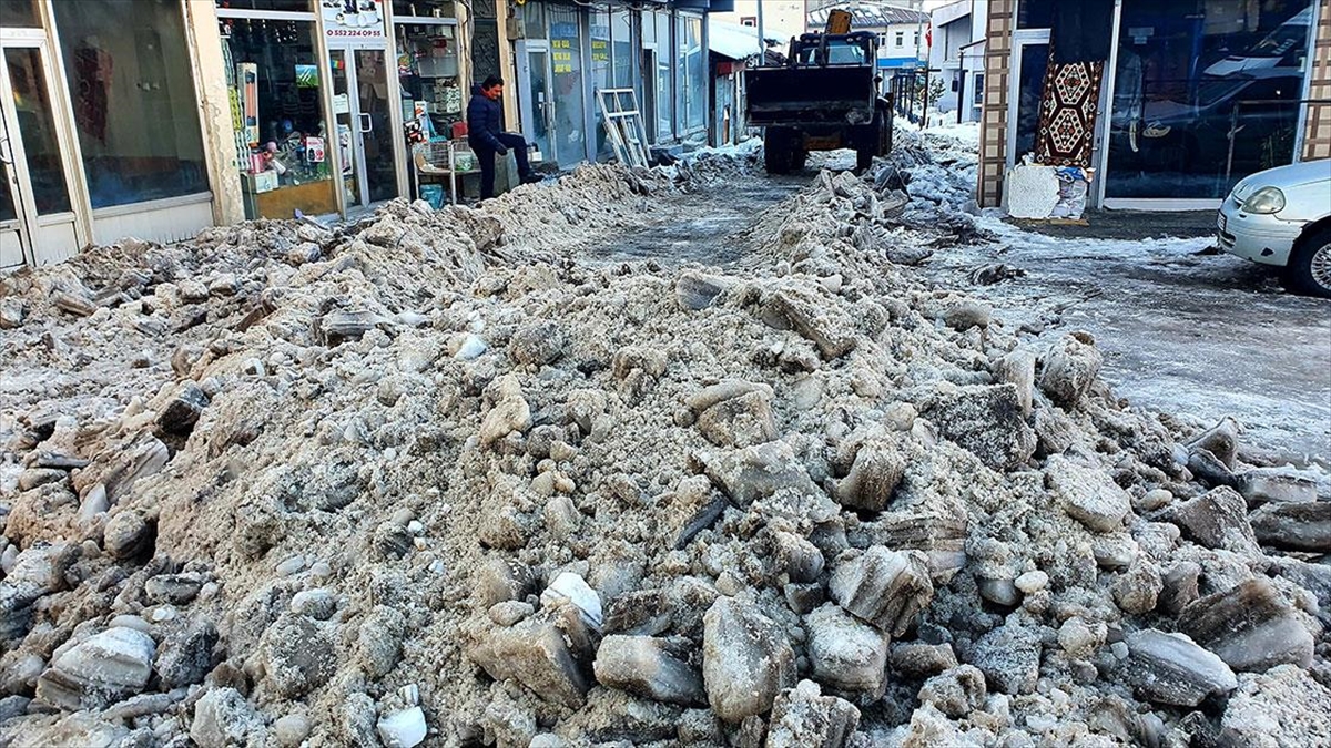Ardahan Göle’de Kar Ve Buz Temizliği Yapılıyor Haberi