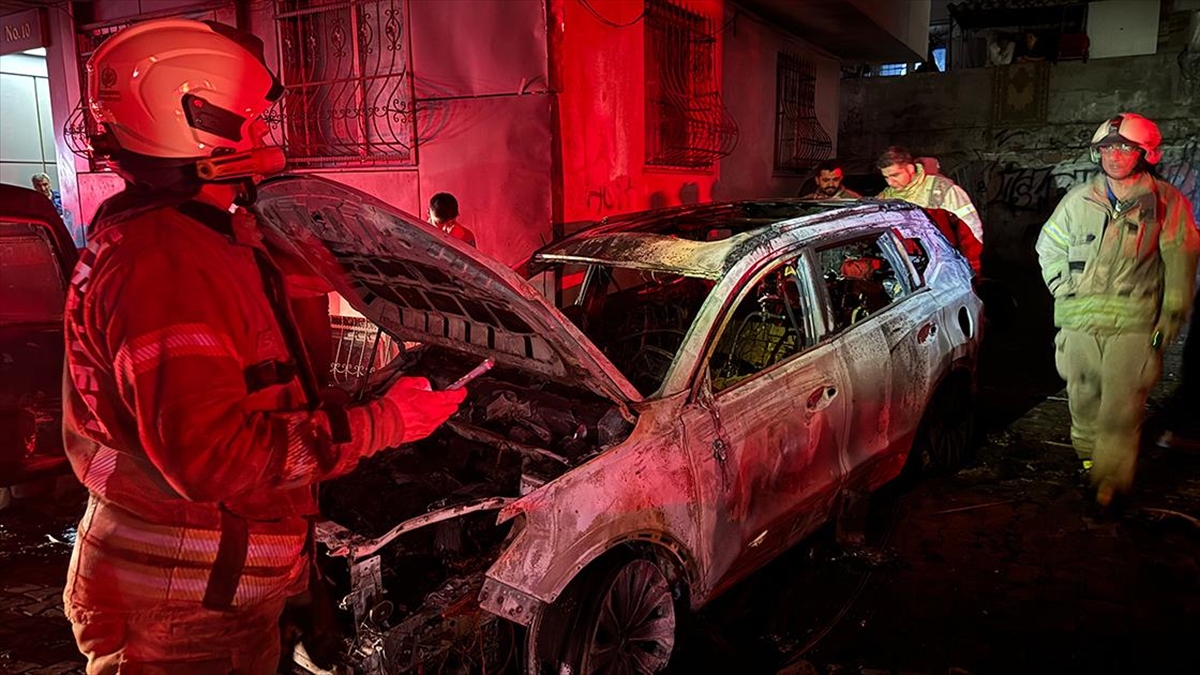 Bahçelievler’de Yanan 6 Araç Kullanılamaz Hale Geldi Haberi