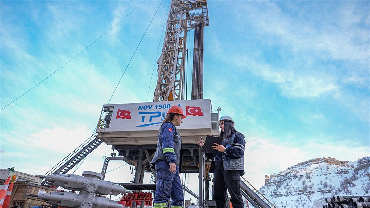 Bakan Bayraktar, Gabar’da Günlük Petrol Üretiminin 80 Bin Varile Ulaştığını Bildirdi Haberi