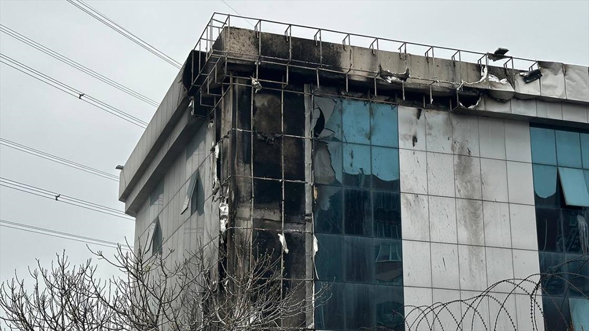 Başakşehir’de Sanayi Sitesindeki Iş Yerinde Çıkan Yangın Söndürüldü Haberi
