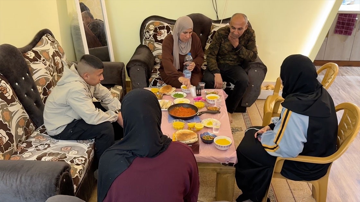 Batı Şeria’da İsrail Saldırıları Nedeniyle Evlerinden Edilen Filistinliler Ramazanı Buruk Geçiriyor Haberi