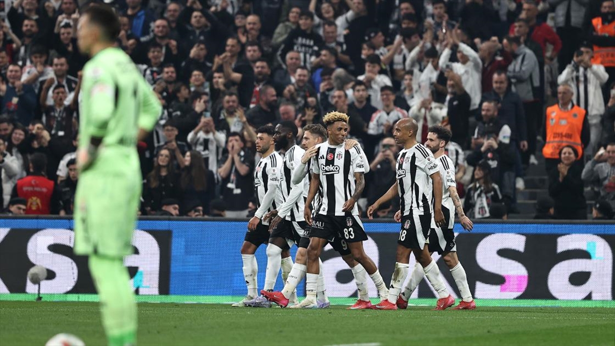 Beşiktaş, Galatasaray’ın Yenilmezlik Serisine Son Verdi Haberi