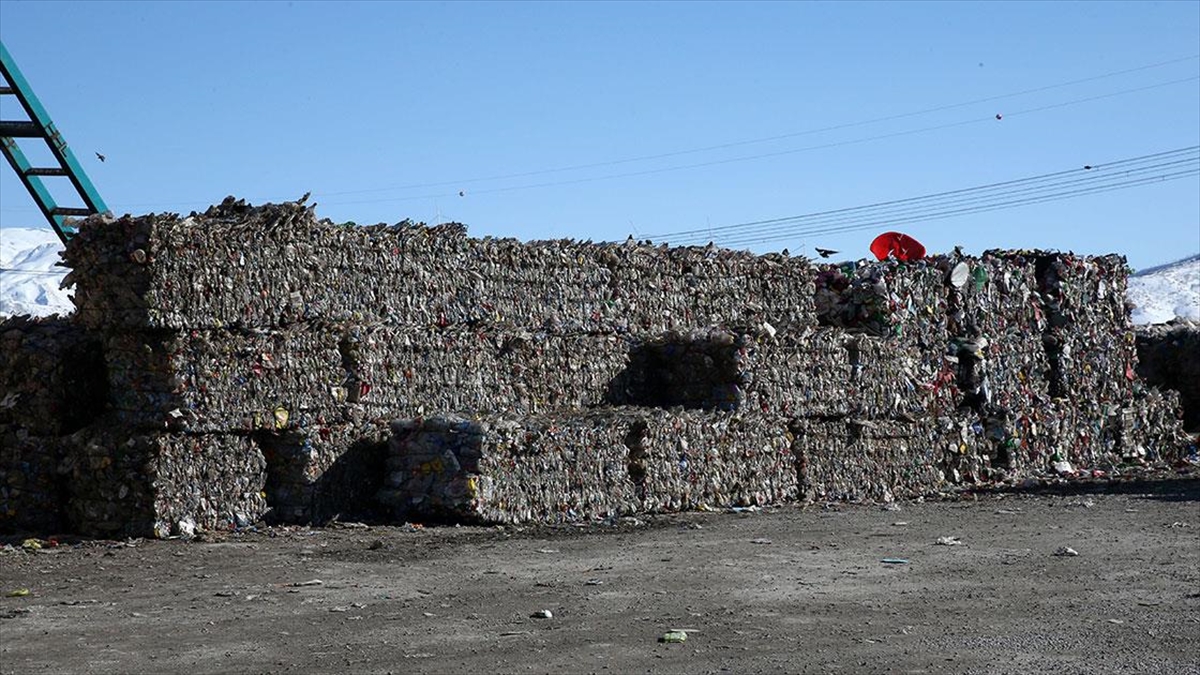 Bitlis’te Toplanan Atıklar Evlere Işık, Ekonomiye Gelir Oluyor Haberi