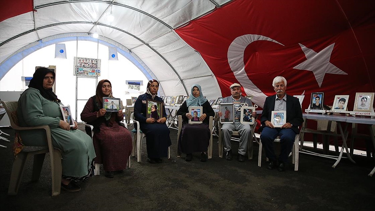 Diyarbakır Anneleri Ramazan Bayramı’nda Da Evlatları Için Nöbette Haberi
