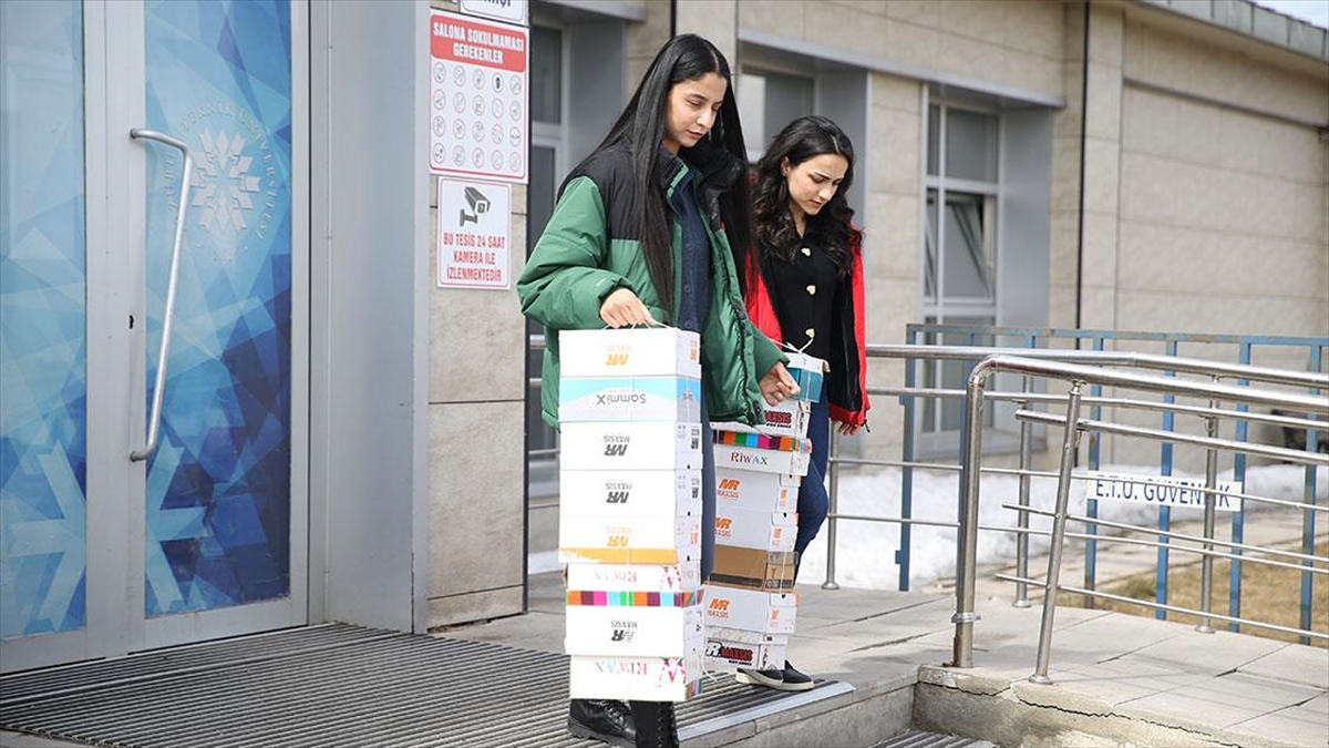 Erzurum’da Üniversite Öğrencileri 7 Yıldır Çocukları Bayramlıklarla Sevindiriyor Haberi
