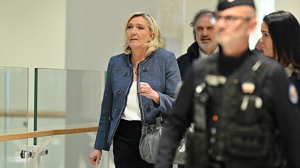 Fransa’da 2027 Cumhurbaşkanı Seçimleri Için Adaylığını Duyuran Le Pen, Yolsuzluktan Suçlu Bulundu Haberi