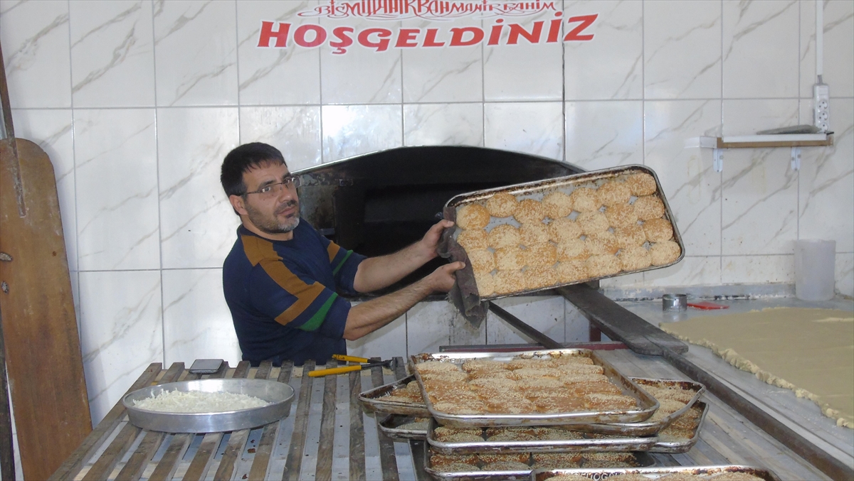 Gaziantep’te Geleneksel “Bayram Kömbesi” Yapımı Devam Ediyor Haberi