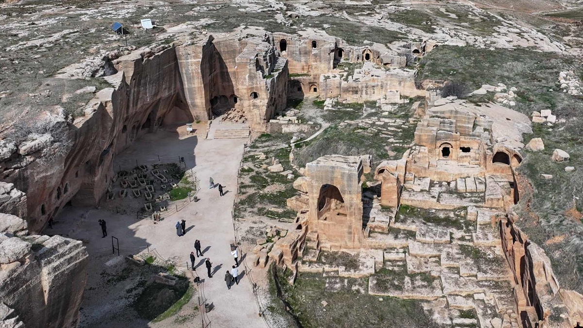 Güneydoğu’nun Şiirsel Kentlerinden Mardin’de Ziyaretçiler Zamanın Izini Sürüyor Haberi