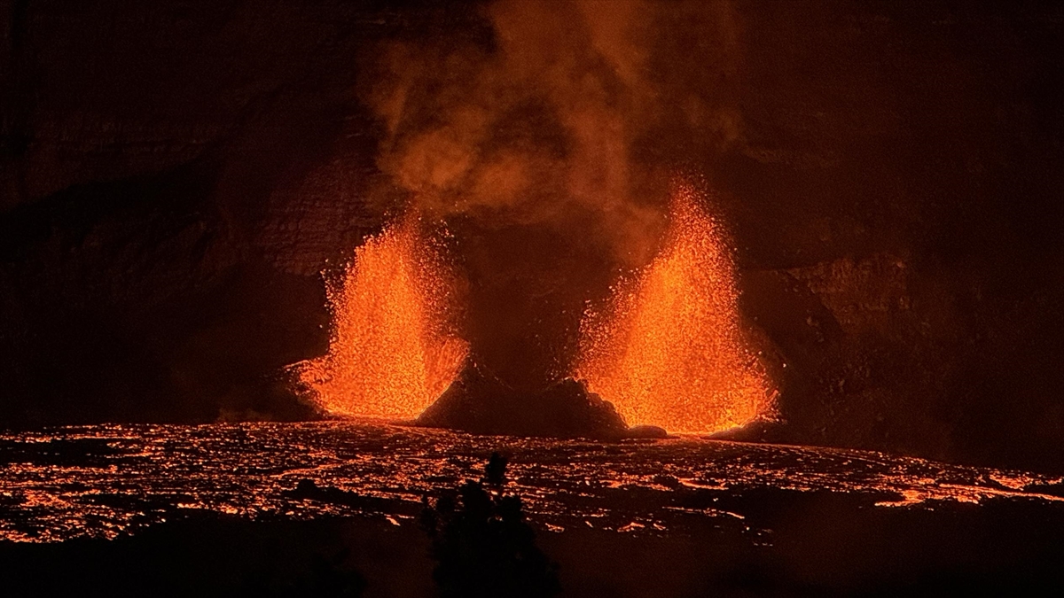Hawaii’de Kilauea Yanardağı Lav Püskürtmeye Devam Ediyor Haberi