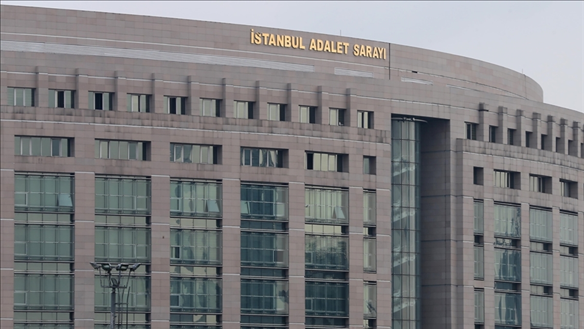 İbb’ye Yönelik “Terör” Soruşturmasında Gözaltın Alınan Ebru Özdemir Adliyede Haberi