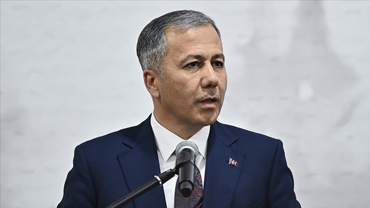 İçişleri Bakanı Yerlikaya: Lütfen, Trafik Kurallarına Harfiyen Uyalım Haberi