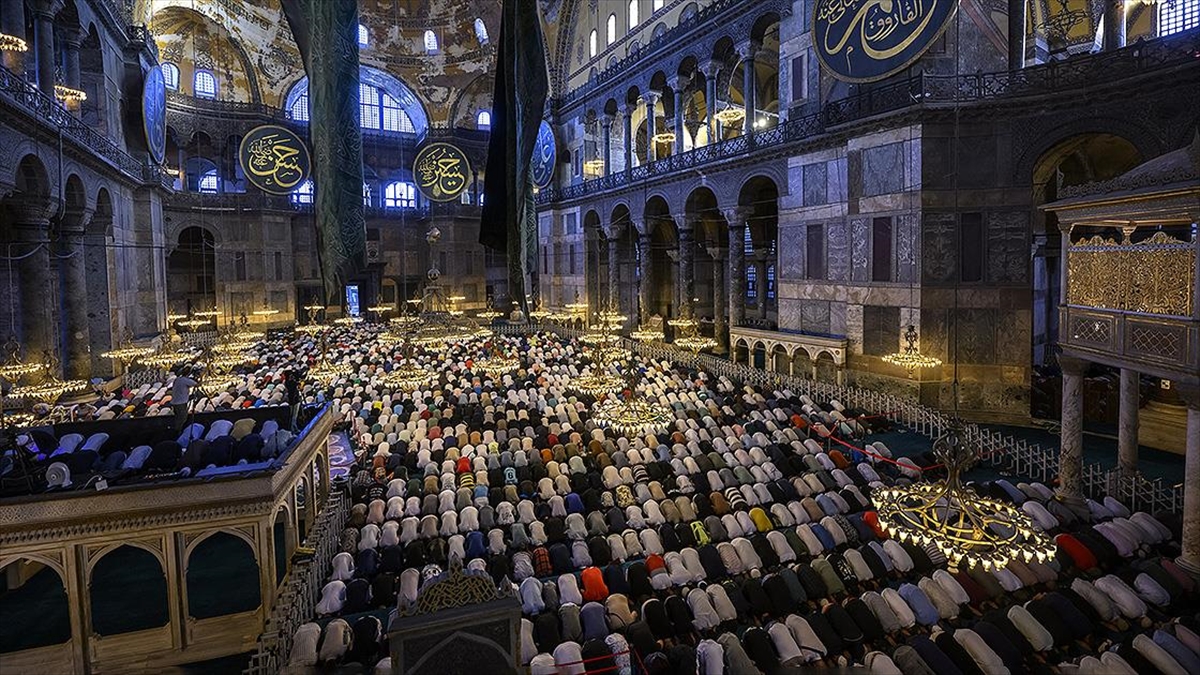 İllere Göre Bayram Namazı Saatleri Haberi