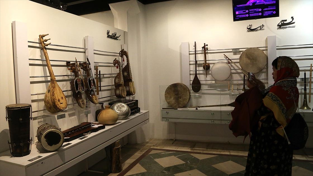İsfahan Müzik Müzesi’nde Dünyanın Çeşitli Kültürlerine Ait Eski Ve Yeni Müzik Aletleri Sergileniyor Haberi