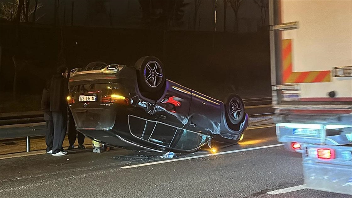 İstanbul’da Araç Sürücüsünün Makas Atması Sonucu Yaşanan Trafik Kazası Kamerada Haberi