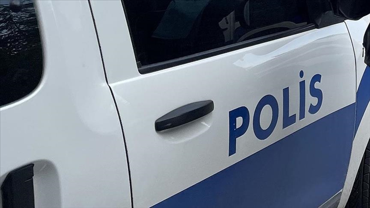 İstanbul’da Izinsiz Gösterilere Ilişkin Gözaltına Alınan Şüphelilerden 53’Ü Tutuklandı Haberi
