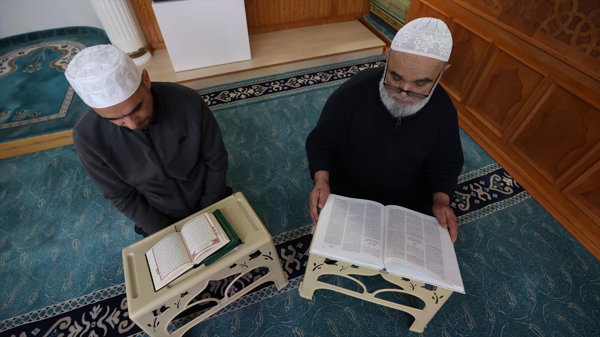 İtikafa Girenler, Ramazanın Son Günlerinde Kendilerini Ibadete Adıyor Haberi