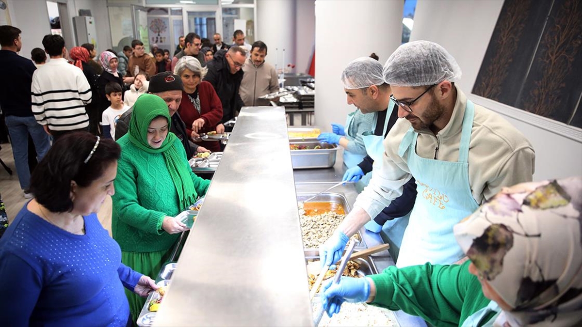 Kastamonu Vakıflar Bölge Müdürlüğü 4 Ilde Her Gün 1500 Kişiye Iftar Verdi Haberi