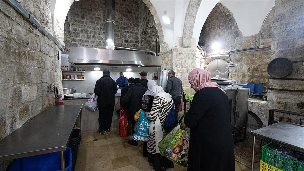 Kudüs’te Osmanlı Mirası Haseki Sultan Tekkesi, 473 Yıldır Ihtiyaç Sahiplerine Yemek Dağıtıyor Haberi