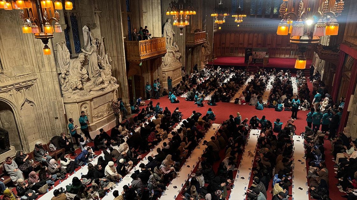 Londra’nın Tarihi Guildhall Binasında Toplu Iftar Programı Düzenlendi Haberi