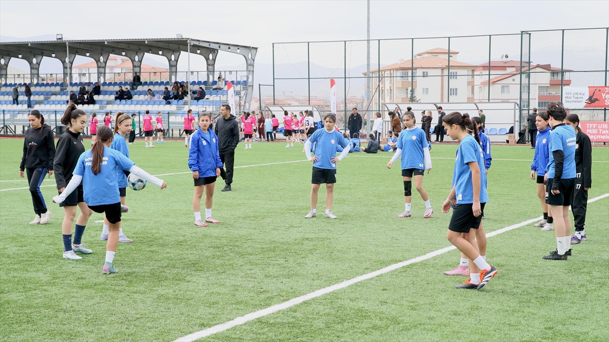 Malatya’da 15 Yaş Altı Kız Milli Futbol Takımı Seçmeleri Yapıldı Haberi