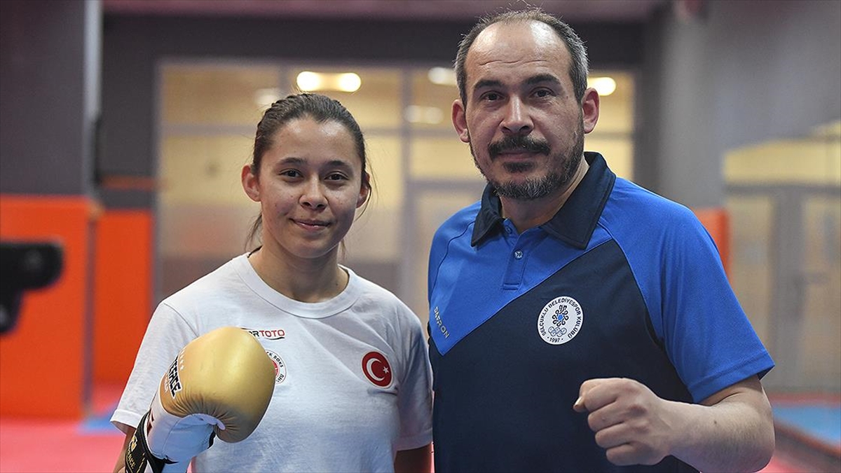 Milli Formayı Terletemeyen Babasını Kazandığı Başarılarla Gururlandırıyor Haberi