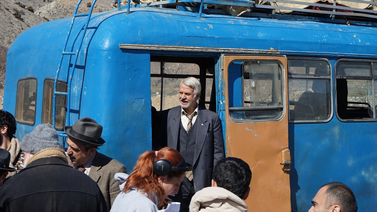 Oyuncu Talat Bulut, Çekimleri Devam “Mavi Kuş” Filmiyle Ilgili Değerlendirmelerde Bulundu Haberi
