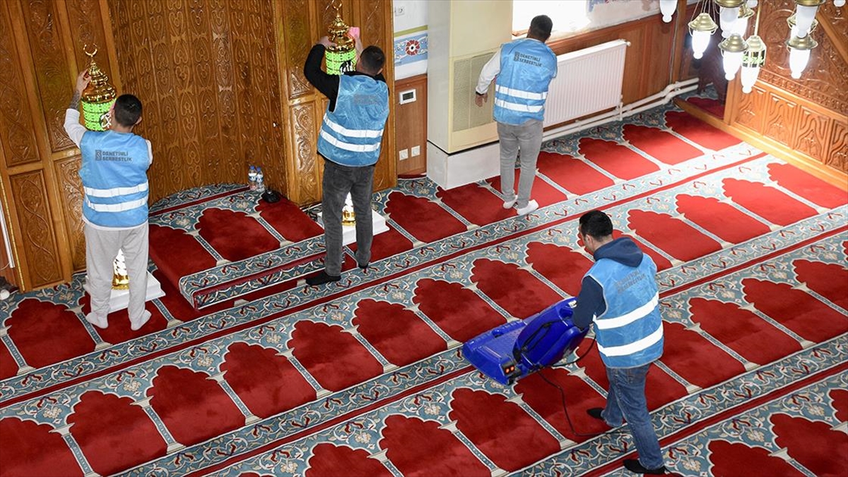 Samsun’da Yükümlüler Camileri Ramazan Bayramı’na Hazırladı Haberi