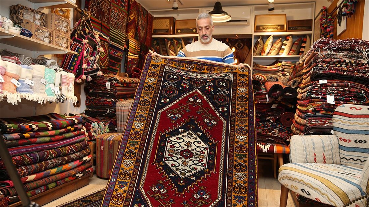 Sandıklardan Çıkan El Dokuması Kilim Ve Halılar Dünya Pazarına Açılıyor Haberi
