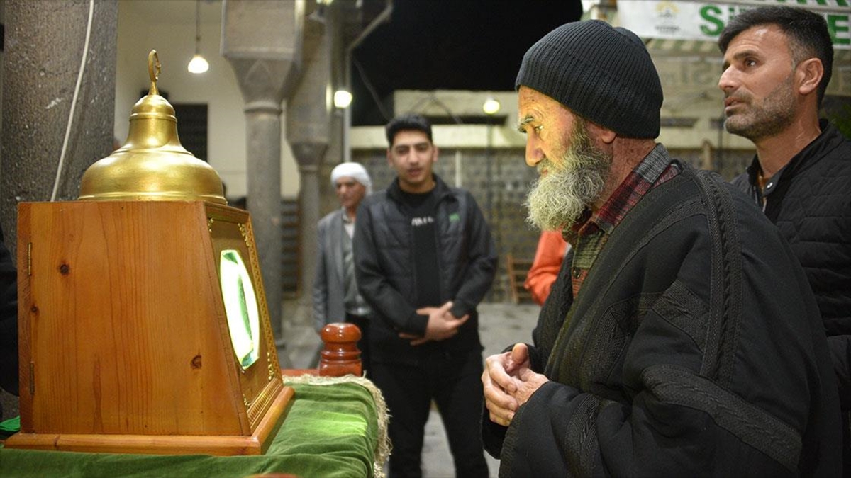 Şanlıurfa’da Sakal-I Şerif Ziyarete Açıldı Haberi