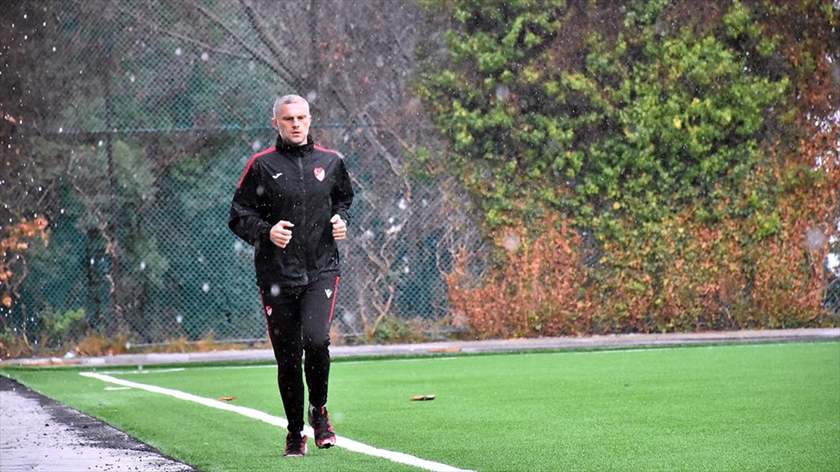 Süper Lig’in Profesör Hakemi, Öğrencilerini Spora Yönlendiriyor Haberi