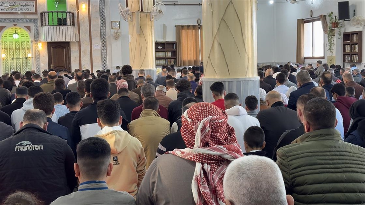 Suriye’de Baas Rejiminin Yıkılmasının Ardından Ilk Bayram Namazı Kılındı Haberi