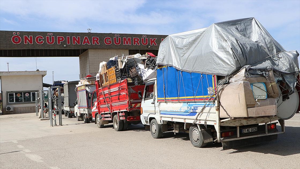 Suriyeliler Bayramı Yıllar Sonra Ülkelerinde Kutlayacak Olmanın Mutluluğunu Yaşıyor Haberi