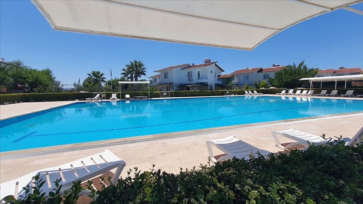 Ti̇hek’ten Tesettürlü Mayoyla Çocukları Havuza Almayan Tatil Sitesine Üst Sınırdan Ceza Haberi
