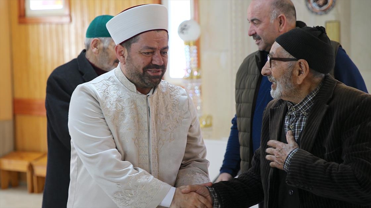 28 Şubat’la Yarım Kalan Hayali Kur’an-I Kerim’i Güzel Okuma Yarışmasındaki Başarısıyla Taçlandı Haberi