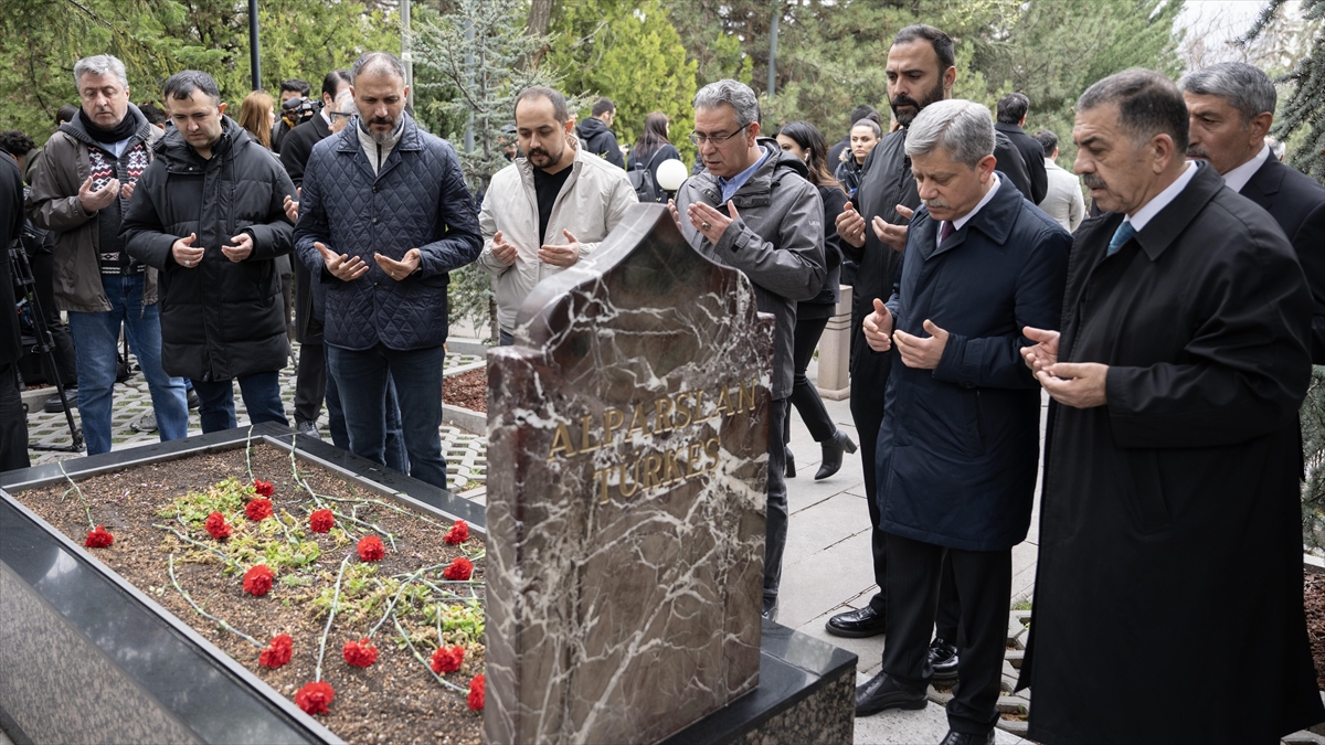 Alparslan Türkeş Vefatının 28. Yılında Kabri Başında Anıldı Haberi