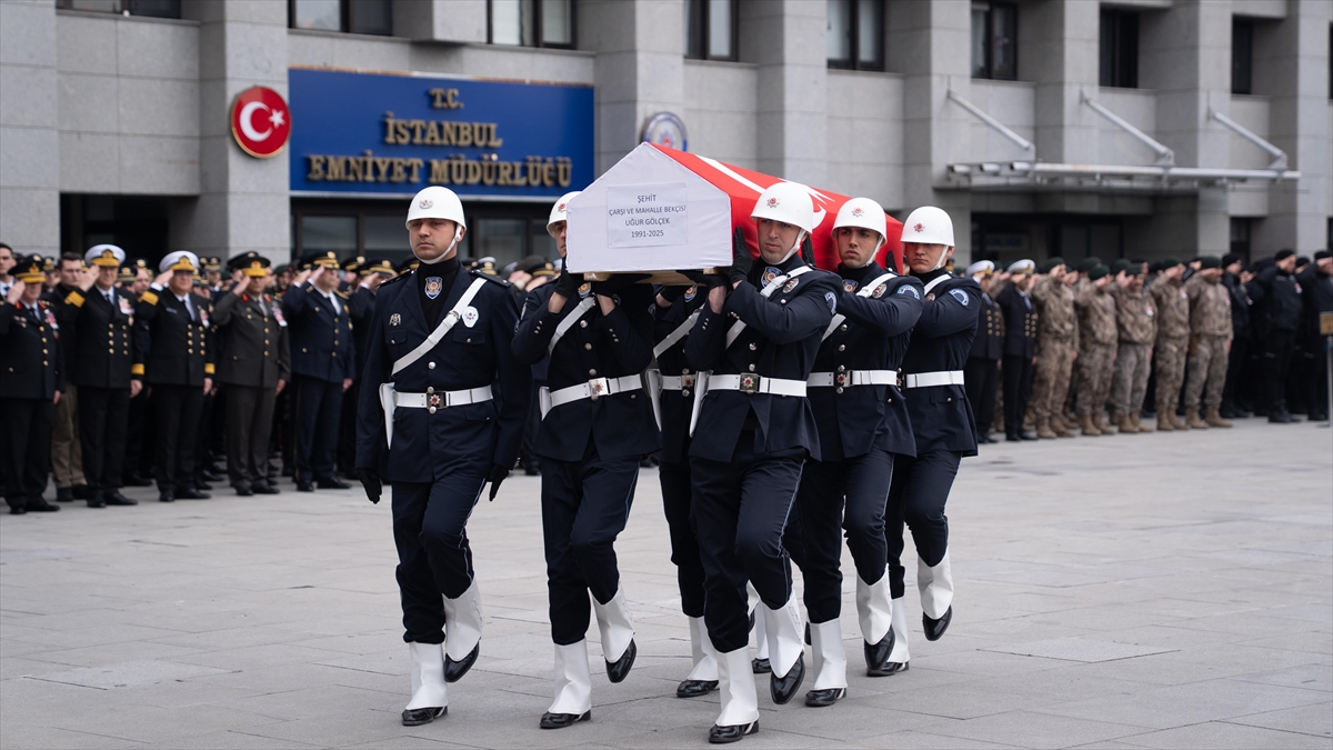 Bağcılar’da Silahla Yaralandıktan Sonra Şehit Olan Bekçi Uğur Gölçek Son Yolculuğuna Uğurlandı Haberi