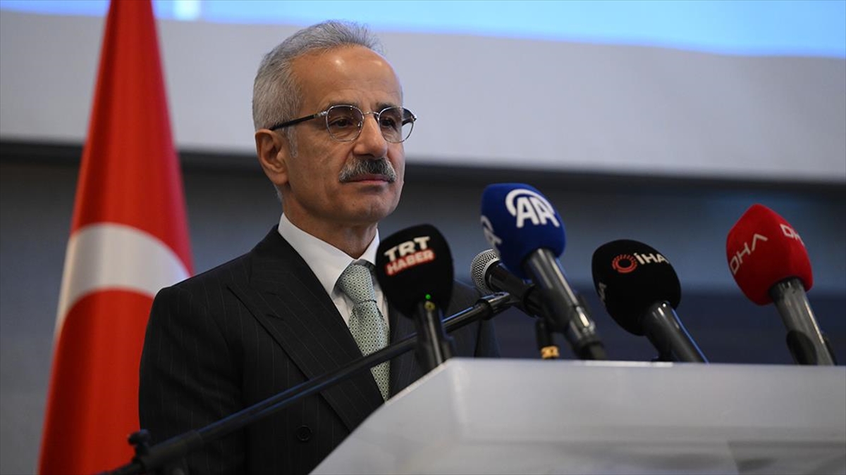 Bakan Uraloğlu, Meta’nın Instagram’da 16 Yaş Altı Kullanıcılara Yönelik Kararını Değerlendirdi Haberi