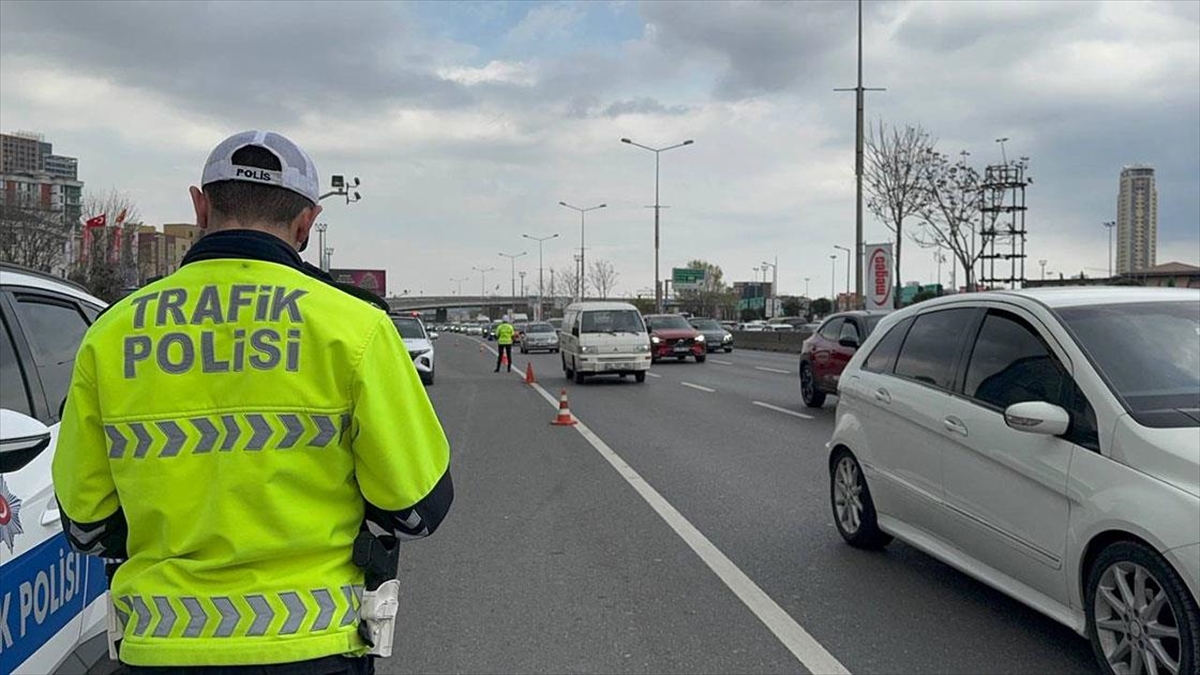 Bayram Trafiği Tedbirleri Kapsamında 69 Bin 11 Personel Görev Başında Haberi