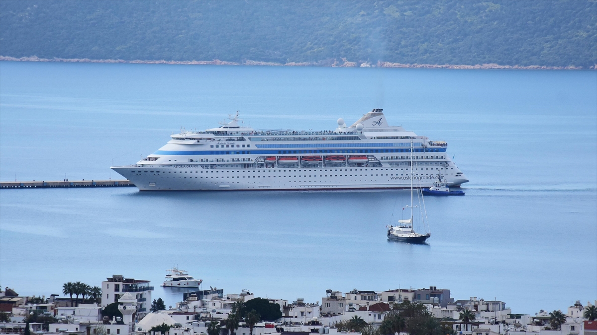 Bodrum’a Sezonun Ilk Kruvaziyeri Geldi Haberi