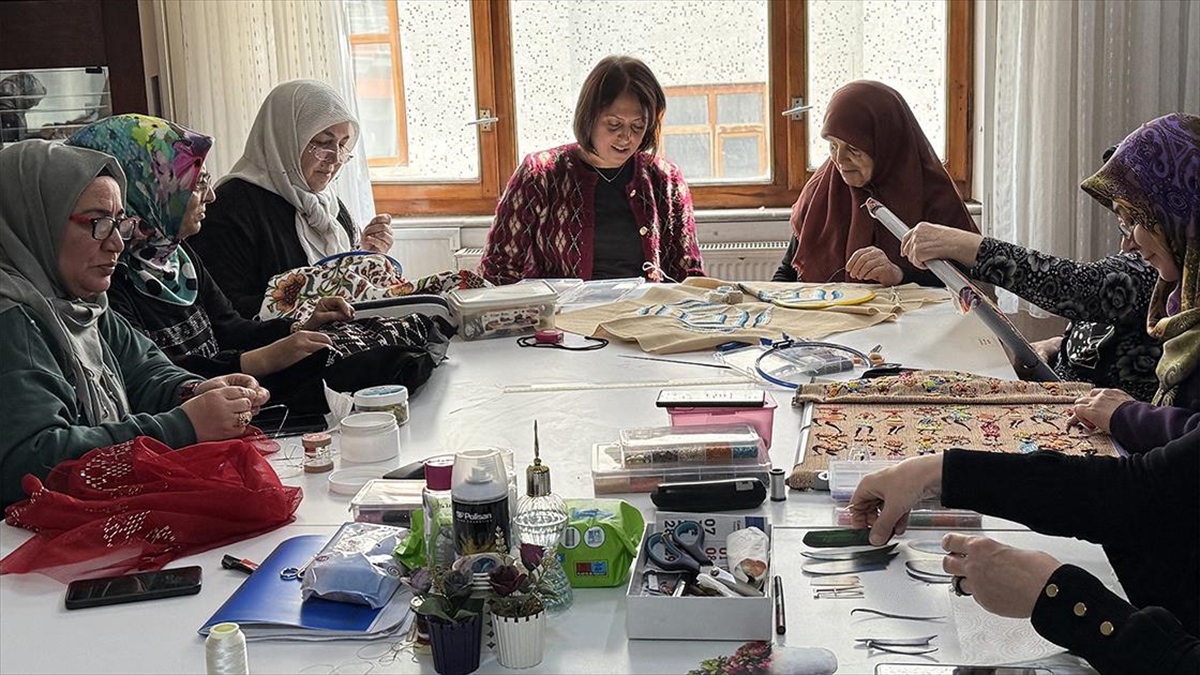 Elazığ’da 5 Katlı Kurs Merkezi Ev Kadınlarının Ikinci Adresi Oldu Haberi