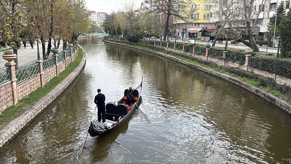Eskişehir’de Porsuk Çayı’nın Rengi Değişti Haberi