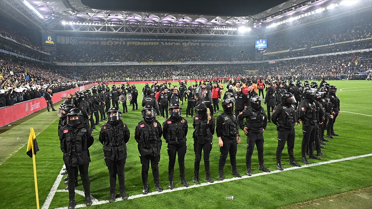Fenerbahçe-Galatasaray Derbisinde Taşkınlık Yapan 43 Kişi Hakkında Işlem Başlatıldı Haberi