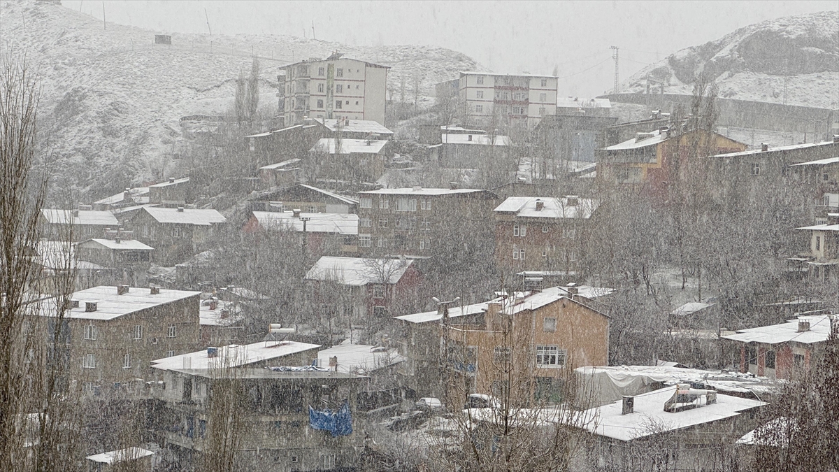 Hakkari’de Olumsuz Hava Koşulları Nedeniyle Eğitime Bugün Ara Verildi Haberi