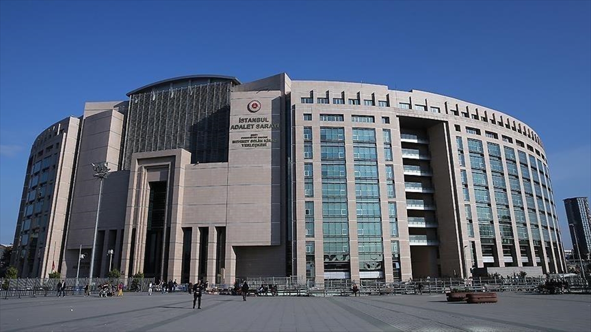 İbb’den Reklam Panoları Izni Alımında 4 Milyar Liralık Kamu Zararı Iddiası Haberi